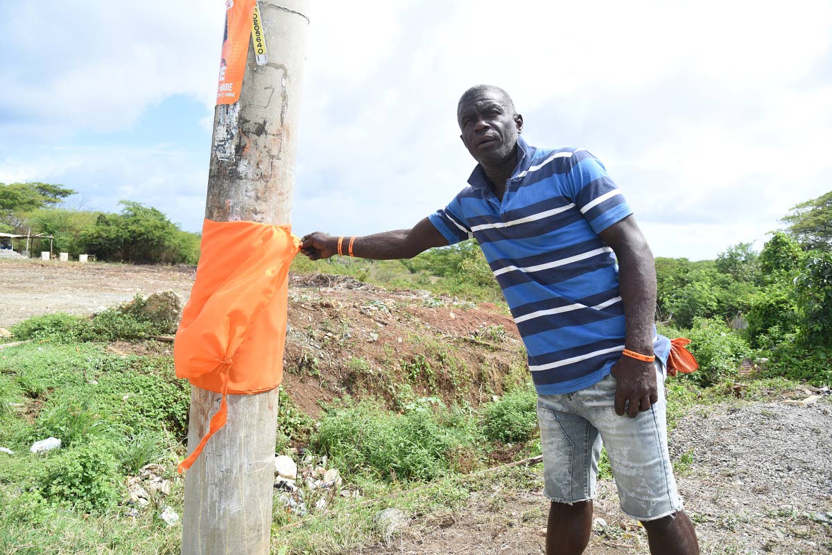 
Residents living on the disputed property in Old Pera, St Thomas, believe the presence of orange campaign peraphernalia showing support for the opposition People’s National Party angered Pearnel Charles Sr.