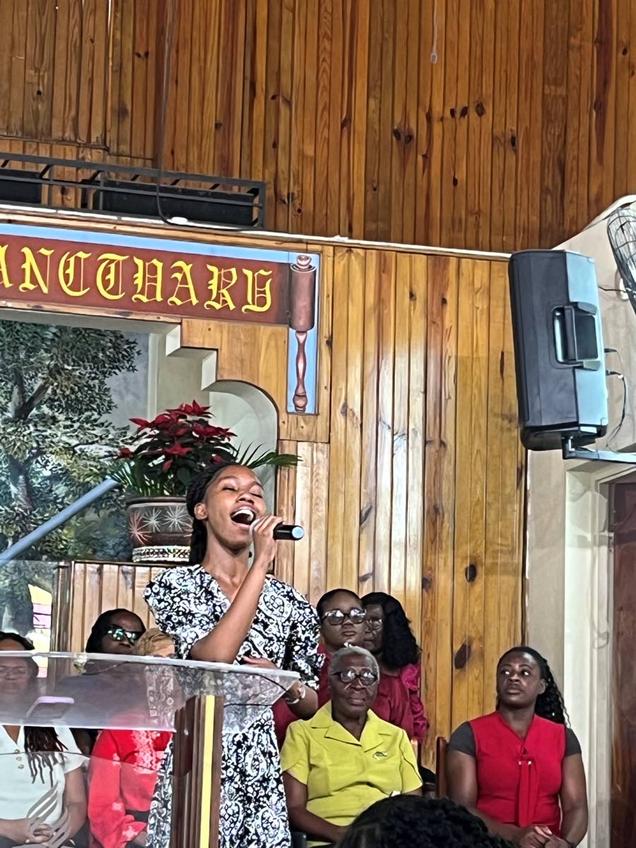 Powerhouse singer Donna Lisa Yearwood belts out ‘All Rise’.