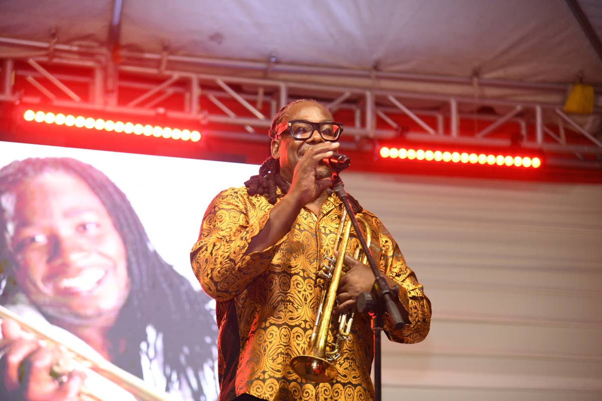 Acclaimed musician Dwight Richards closes out the evening’s performances.