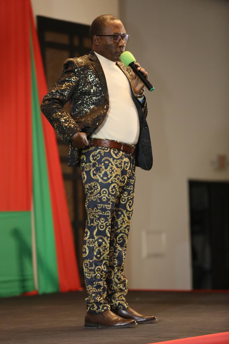 Leighton Smith, standout performer of the night, delivers a crowd-pleasing set.