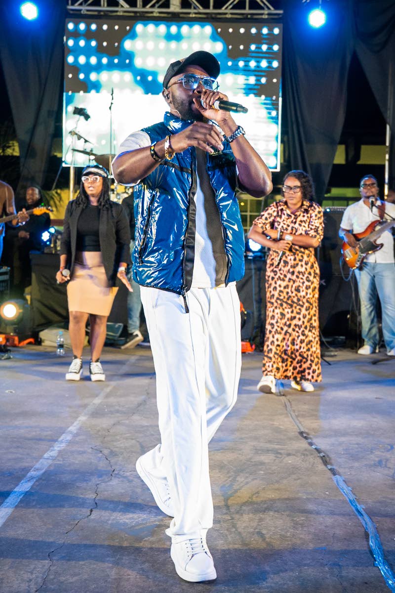 Gospel artiste Kevin Downswell led the audience in song, explaining that his set was rooted in gratitude for what has been and what is yet to come in the new year.