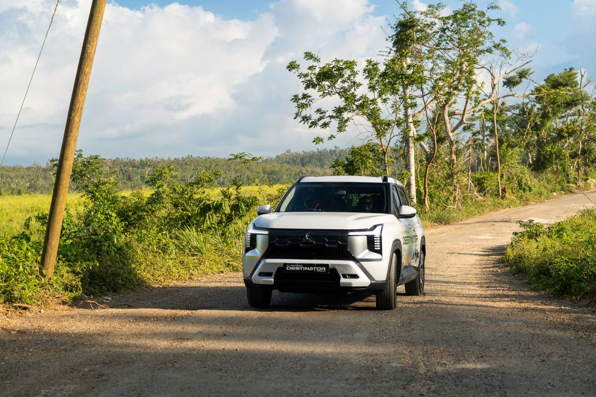 Sleek and sophisticated, the white Mitsubishi Destinator showcases the SUV’s refined lines, panoramic sunroof, and dynamic stance, engineered for comfort and performance.
