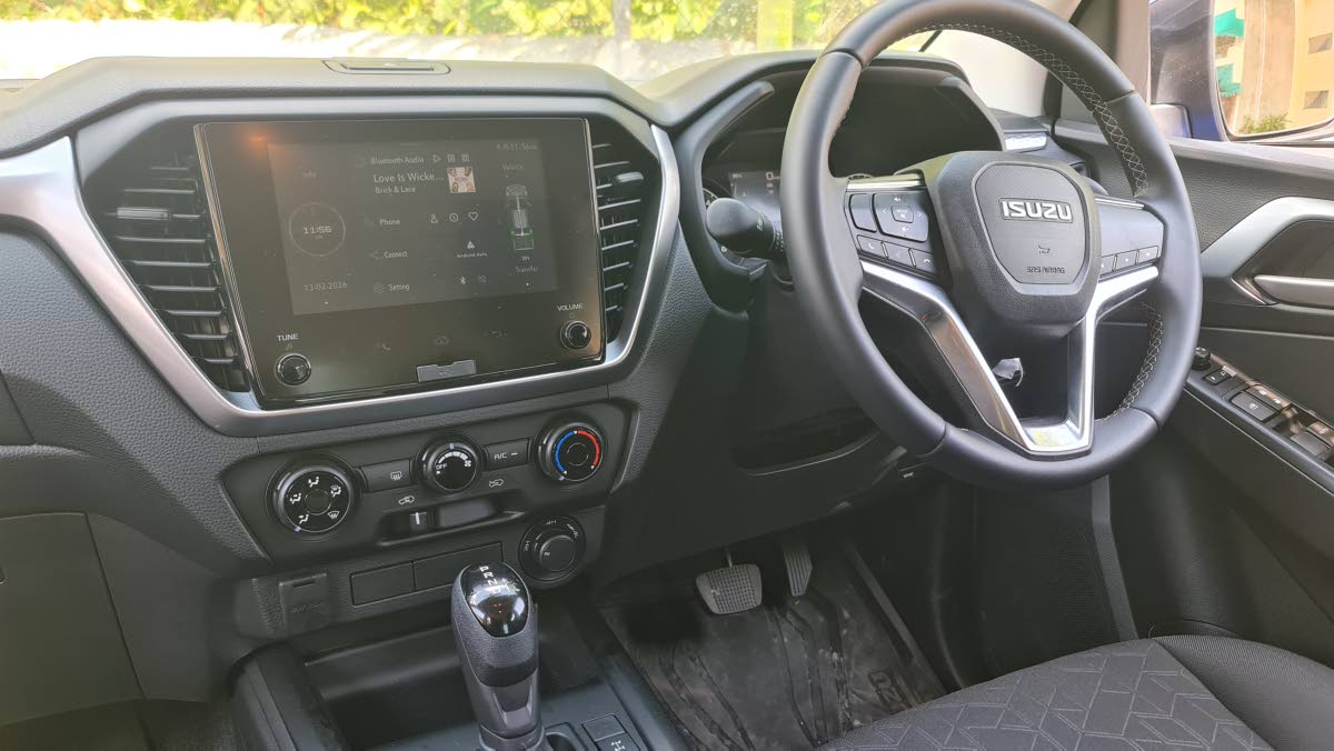 The updated centre console is anchored by the 9-inch touchscreen, bringing a long-overdue sense of modernity and seamless smartphone integration to the driver’s fingertips.