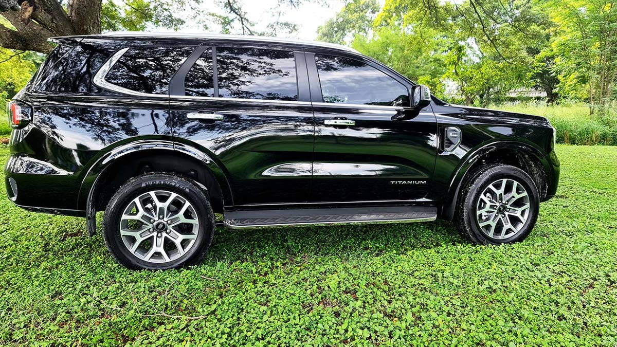 Experience luxury on the road with the Ford Everest Titanium - where style meets 12-inch touchscreen innovation.
