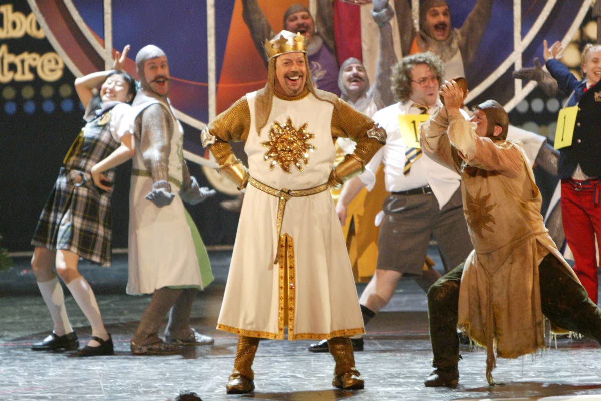  Tim Curry (centre) appears with cast members from nominated Broadway productions at the 2005 Tony Awards at Radio City Music Hall in New York on June 5, 2005. 