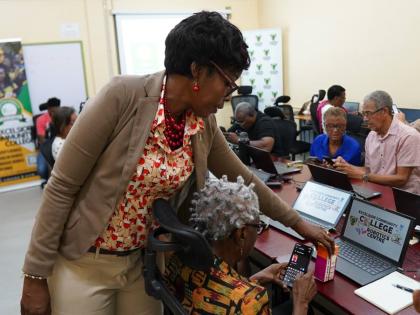 Suzette Morrison Curtis, artificial intelligence specialist at Excelsior Community College, conducting one of the sessions.