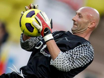 French goalkeeper Fabien Barthez warms up before a charity match between Olympique Marseille and Manchester United, Tuesday, August 2, 2011, in Monaco stadium. 