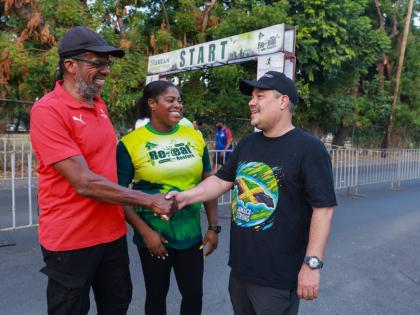 Alfred Francis (left), Race Director at Running Events Jamaica, shares a moment with  Matthew Samuda (right), Minister of Water, Environment and Climate Change, and Francine Black Richards, Senior Director, Corporate Communications and Marketing at the For
