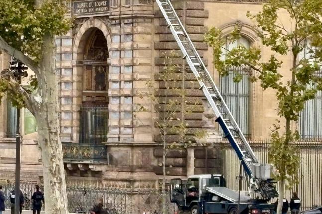 A basket lift used by thieves is seen at the Louvre museum Sunday Oct.19, 2025 in Paris. (AP Photo/Alexander Turnbull)