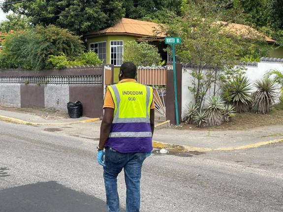 An INDECOM investigator at a shooting scene.