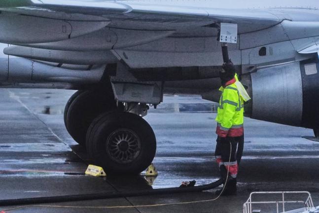  An airplane is refuelled at Seattle-Tacoma International Airport in SeaTac, Wash., on Sunday, November 23, 2025. (AP Photo/Lindsey Wasson, File)