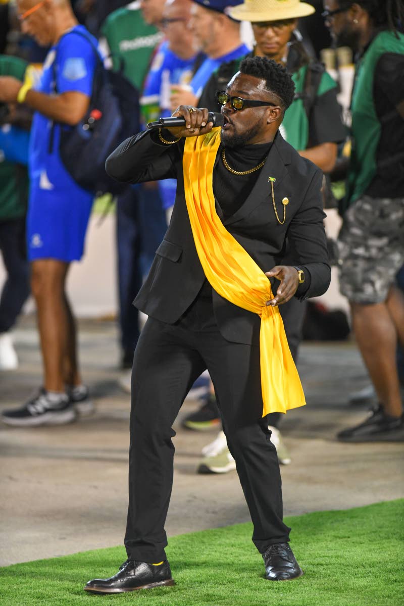 A yellow silk sash adds the perfect pop of colour to ‘Brighter Days’ singer Christopher ‘Chris Malachi’ Morris’s all-black suit.