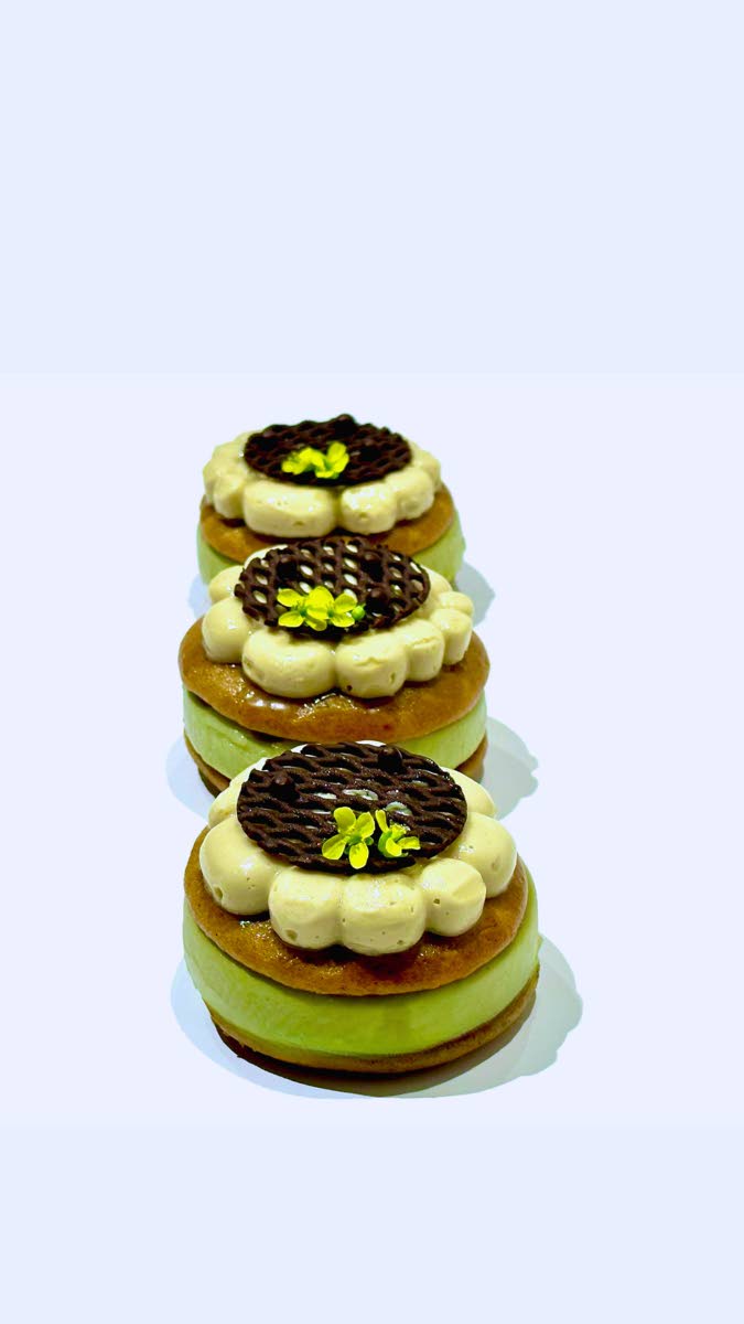 A culinary twist on the popular snack, bulla and pear (avocado).