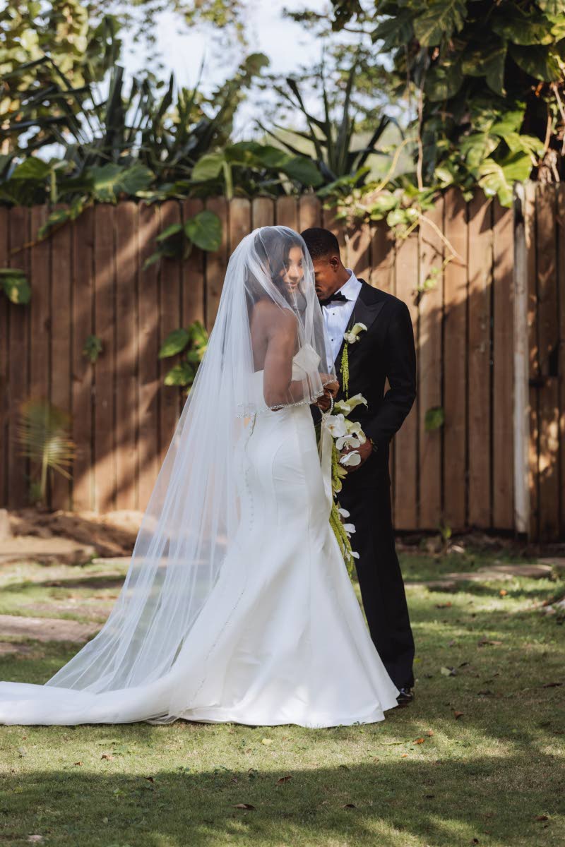 Before the ceremony, Jordanne and Brandon shared a private first look. For Brandon, seeing Jordanne “instantly settled his spirit” and eased the day’s nerves.