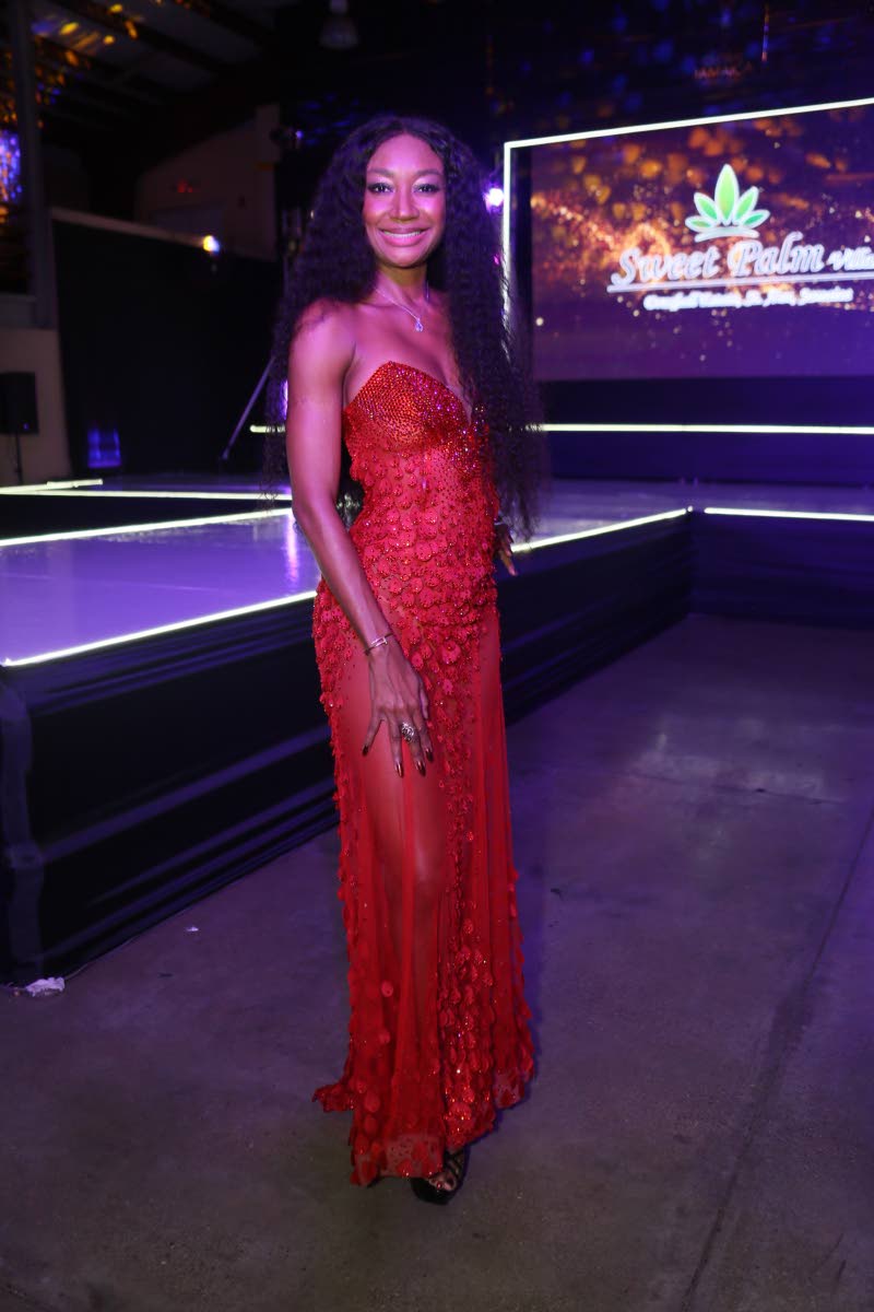 Vanessa Davidson, international fashion model and the evening’s pageant judge, dons an off-the-shoulder maxi with petal appliqué