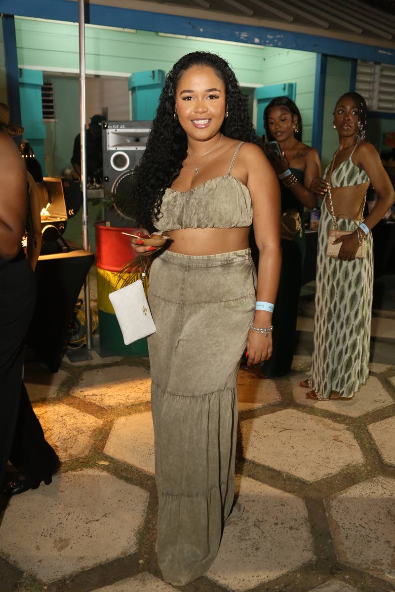  Daedria Palmer embraces earthy tones for the evening, opting for a coordinated palazzo pants set from Fashion Nova.