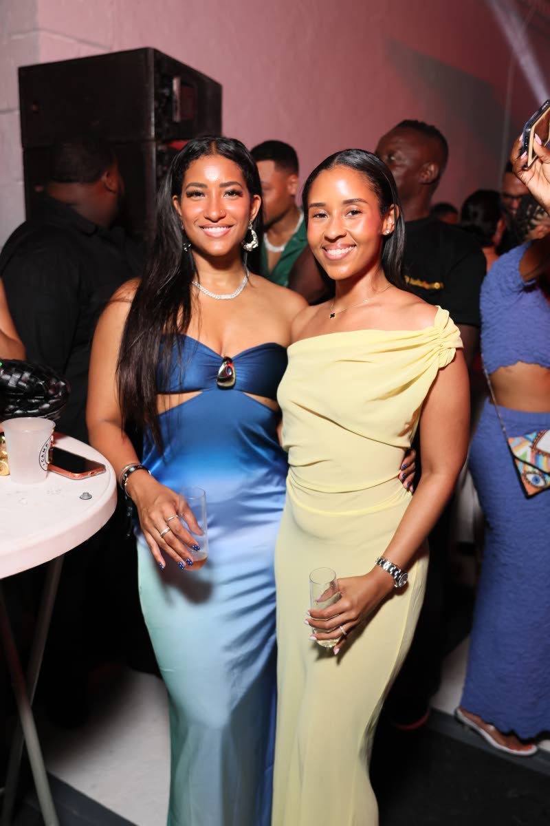 Core Club founder Victoria Colahar (left) pairs up with Dr Brittany Boyne Wright of AVARA for a quick photo.