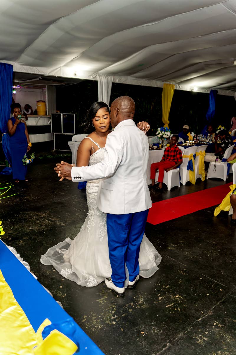 Nicole described her first dance with her husband to Kenny Lattimore’s ‘For You ‘ as a “magical moment”.