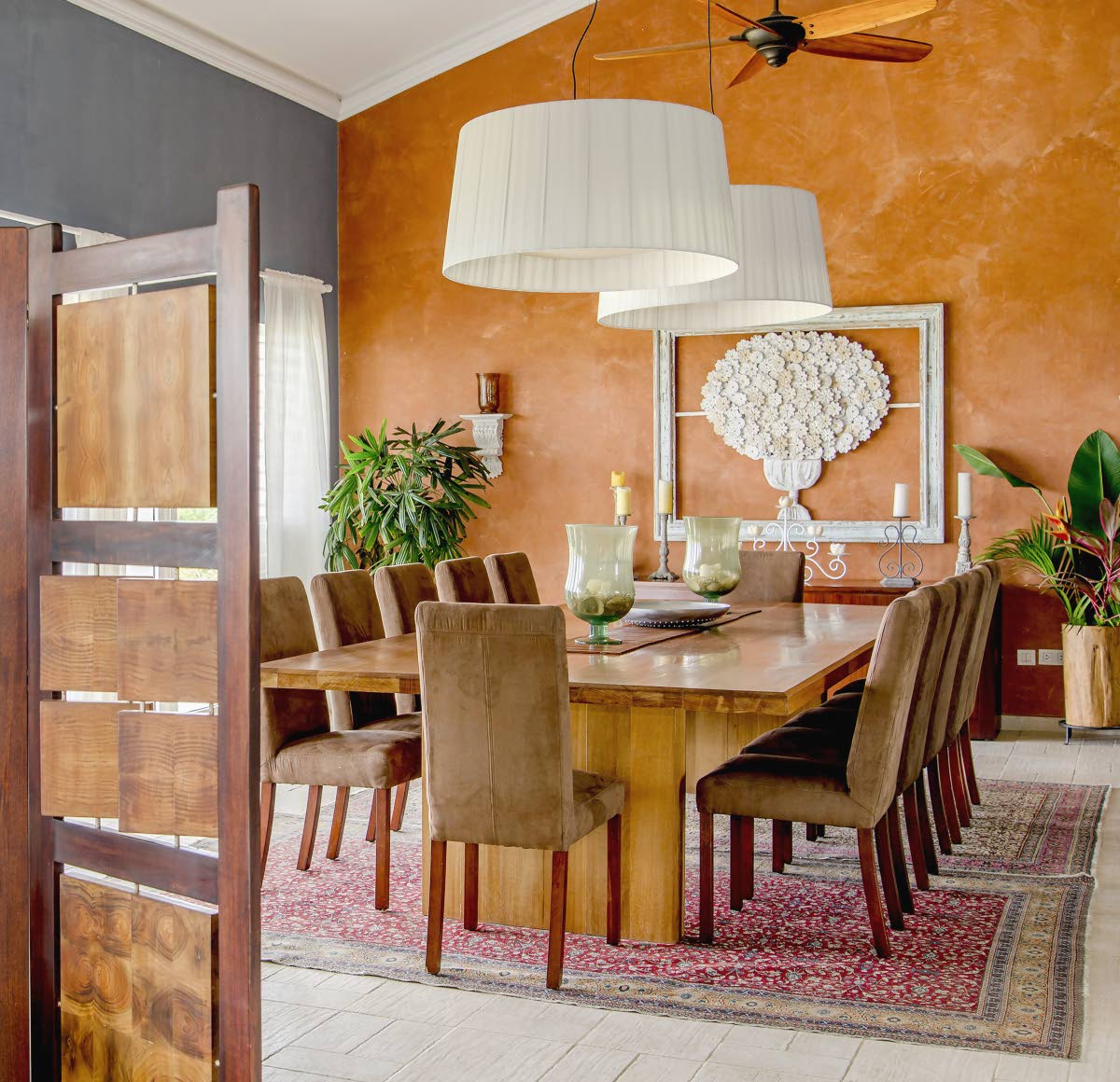 You can’t help but want to dine in a room like this.