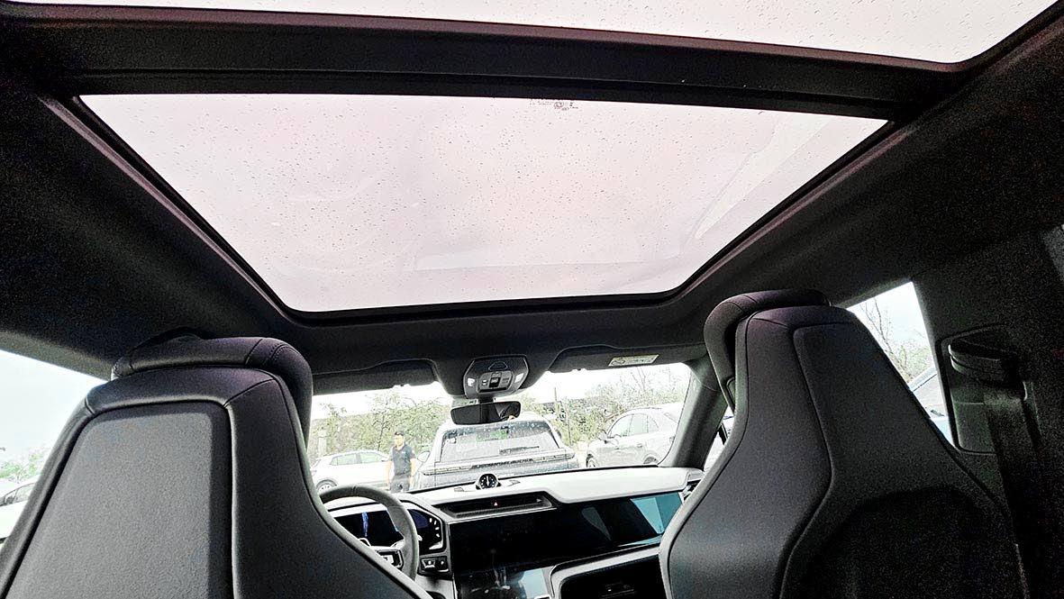 The expansive panoramic glass roof floods the cabin with natural light while incorporating advanced thermal shielding against intense sunlight.