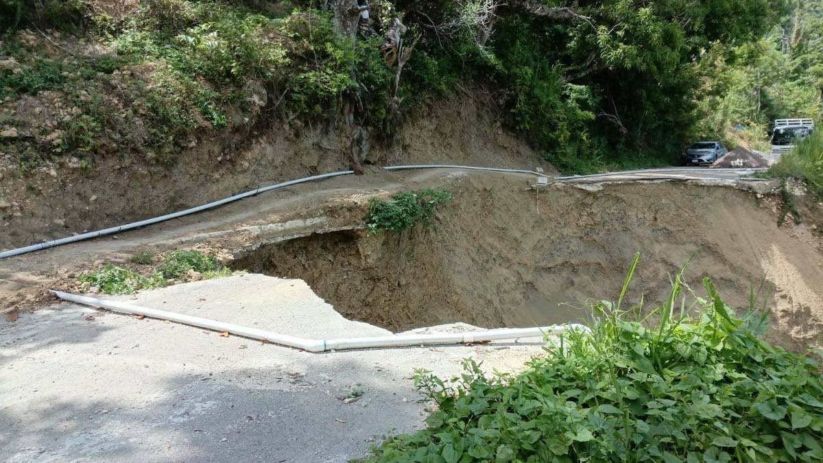 Motorists park at one side of the Spring Mount breakaway.