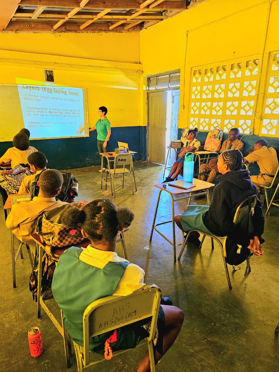 JICA volunteer Tamami Okado teaching a class.